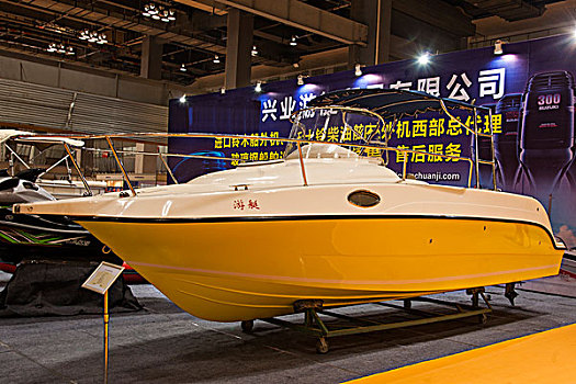 重庆休闲用品展示博览会上的游艇