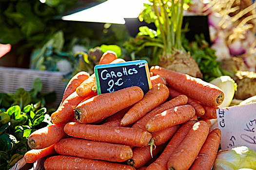 一堆,胡萝卜,市场货摊,圣特鲁佩斯,蓝色海岸,法国