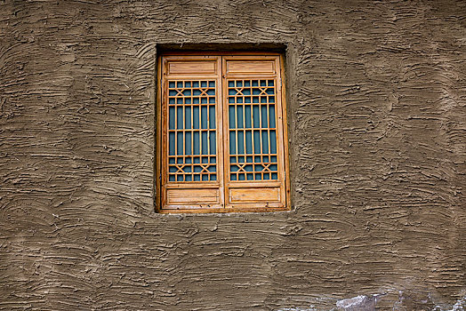 四川省凉山州西昌市泸山风景服务区的一楼房窗口