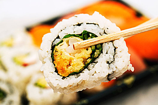 筷子,拿着,寿司卷