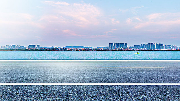 空旷无人的城市景观沥青道路