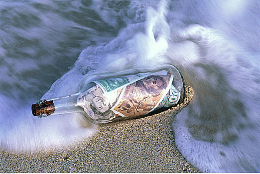欧洲货币,瓶子,海滩