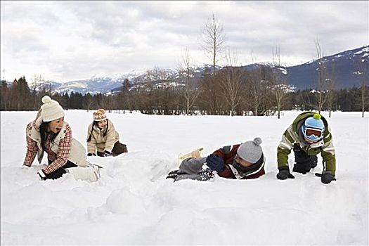 家庭,玩,雪中,不列颠哥伦比亚省,加拿大