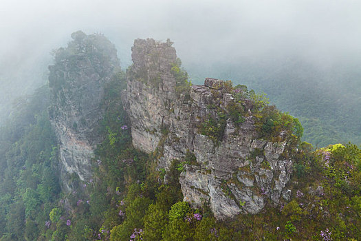 广西金秀圣堂山南山丹霞险峰雾海景观