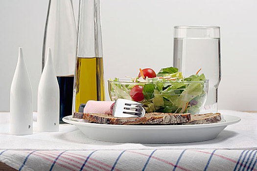 沙拉,面包,桌上,靠近,橄榄油,香醋