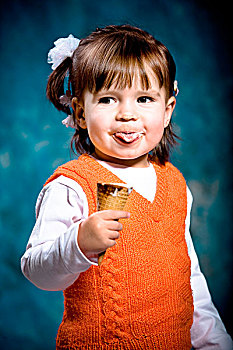 小,女孩,吃,冰淇淋蛋卷