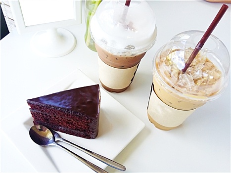 巧克力蛋糕,冰,咖啡
