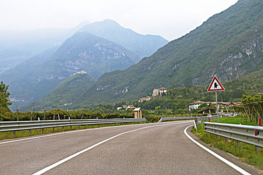 法国郊区的公路