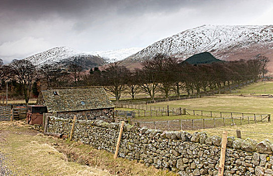 苏格兰边境,苏格兰,石头,栅栏,小屋,积雪,山,背景
