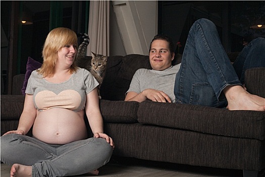 怀孕,情侣,猫,在家