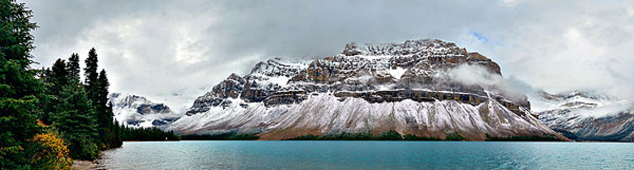 弓湖,全景,雪山,树林,班芙国家公园