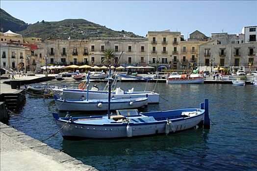 小,渔船,房子,码头,城市,利帕里,岛屿,伊奥利亚,伊特鲁里亚海,意大利南部,意大利,欧洲