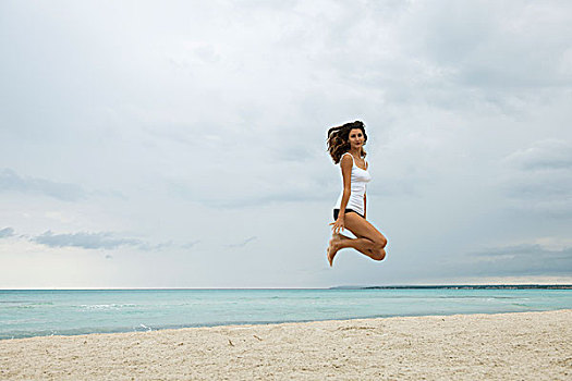 美女,跳跃,空中,海滩