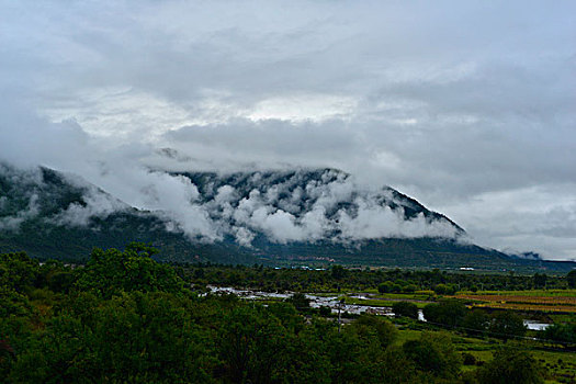 雅鲁藏布大峡谷风景