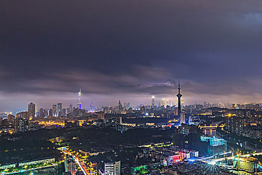 电闪雷鸣南京夜空