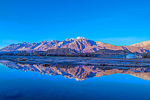 新疆,雪山,湖泊,蓝天