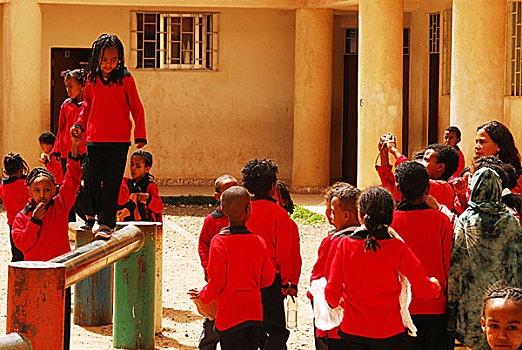 厄立特里亚,阿斯马拉,非洲,学童,看,女孩,平衡木