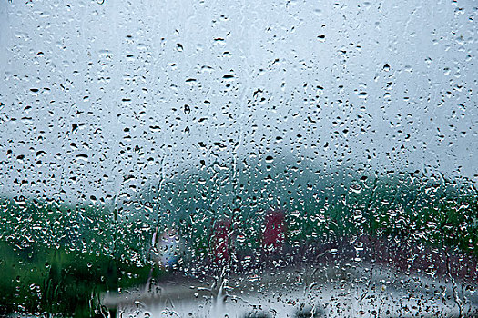 重庆至长沙g57高速公路雨中即景