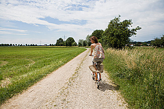 女人,骑自行车,乡村道路