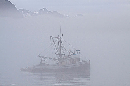 北美,美国,阿拉斯加,瓦尔德斯半岛,渔船,雾,山,背景