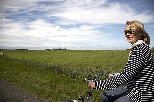 女人,骑,自行车,阿默兰岛,荷兰
