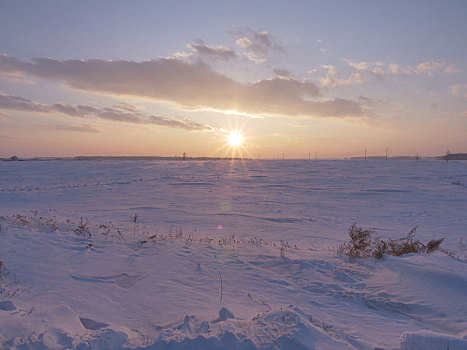 日落时分的雪景