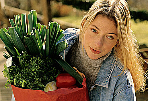 女青年,拿着,购物袋,蔬菜