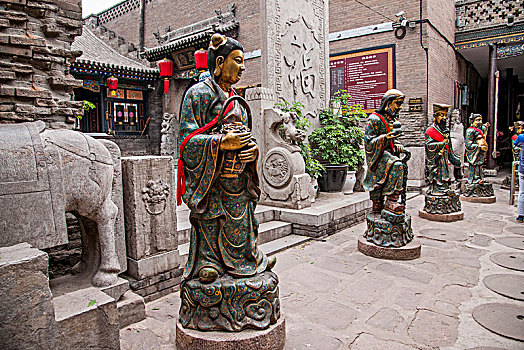 山西省晋中市平遥县古城马家大院展示的八仙塑像