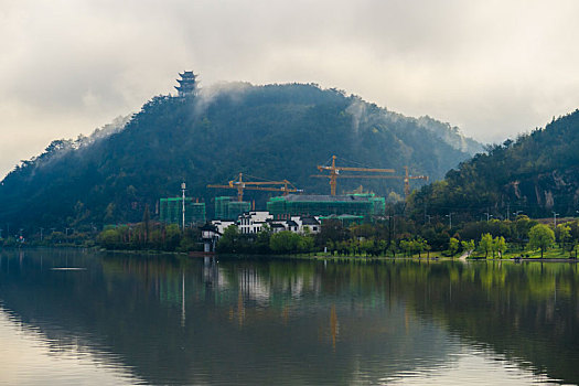 屯溪新安江畔