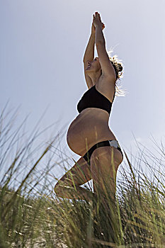 孕妇,站立,瑜伽姿势,阳光