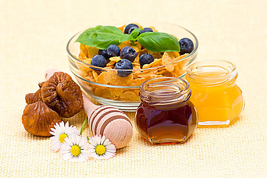 玉米片,蓝莓,蜂蜜,无花果