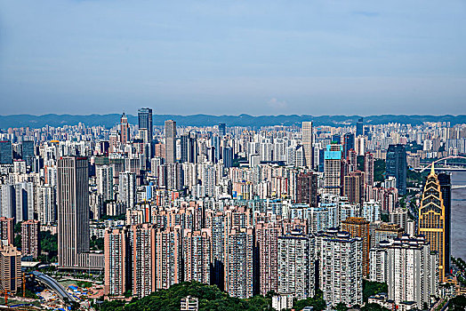 2049年重庆市南岸区南山一棵观景平台上俯瞰重庆渝中区