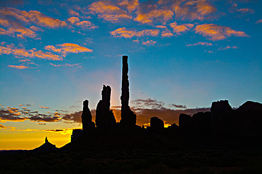 日出,图腾柱,纪念碑谷,部族,公园,亚利桑那,美国