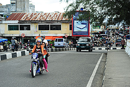 indonesia,sumatra,banda,aceh,tuk,and,motocycle,are,the,main,transport