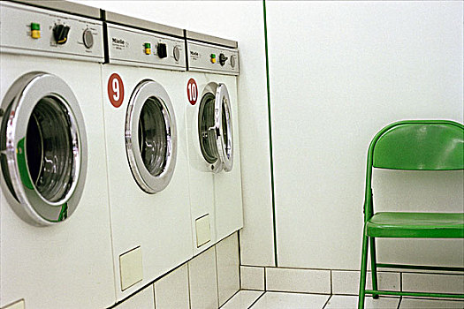 三个,白色,洗,机械,红色,苹果,绿色,塑料制品,椅子,仰视,墙壁