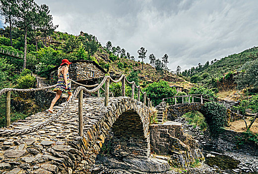 女人,走,上方,自然风光,石桥,葡萄牙