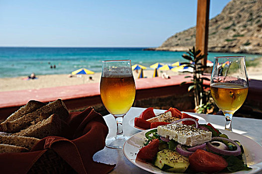 啤酒杯,希腊沙拉,酒馆,卡帕索斯,爱琴海岛屿,爱琴海,希腊,欧洲