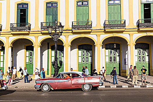 老爷车,正面,殖民建筑,哈瓦那,古巴,共和国,大安的列斯群岛,加勒比