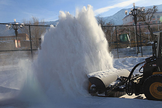 新疆巴里坤,扫雪神器除雪忙