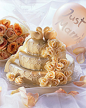 三层,婚礼蛋糕,杏仁糖玫瑰花,天鹅