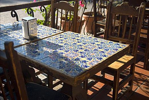 剩瓷砖做桌子凳子图片图片