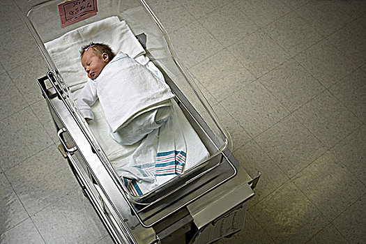诞生,女孩,早产儿保育器,俯视