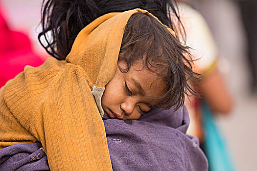 印度,北方邦,瓦拉纳西,孩子,睡觉,父母,肩部,恒河,河,使用,只有