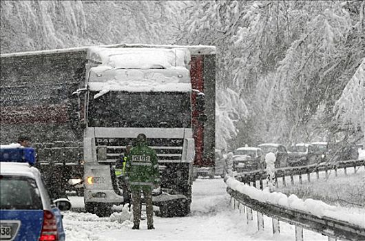 拖车,卡车,阻挡,积雪,公路,科布伦茨,莱茵兰普法尔茨州,德国