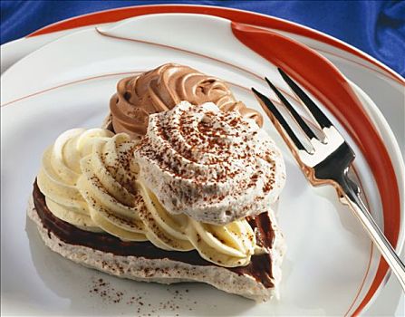 蛋白甜饼,心形,奶油巧克力