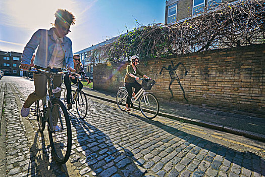 倾斜视角,女人,骑自行车,自行车,鹅卵石,道路