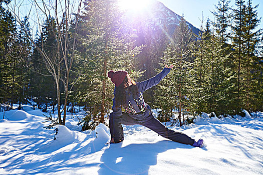 女人,冬天,衣服,练习,侧视图,瑜伽姿势,雪,树林,奥地利