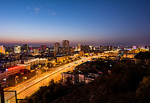 乌鲁木齐红山公园俯瞰河滩路夜景