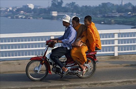 摩托车手,僧侣,日本人,友谊,桥
