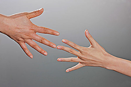 五指展开相对的两只手